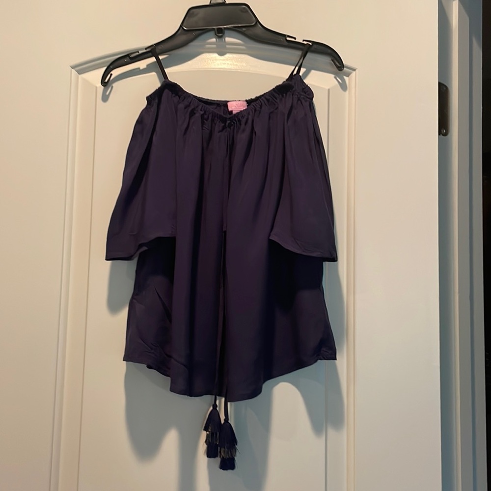 Lilly Pulitzer Top in great condition navy color